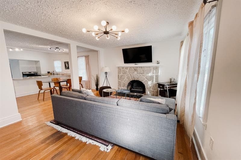 2 bedroom, 1 bathroom duplex for rent at 1408 Memorial Drive UPSTAI, Atlanta, GA 30317 for $2,300 a month — photo 9
