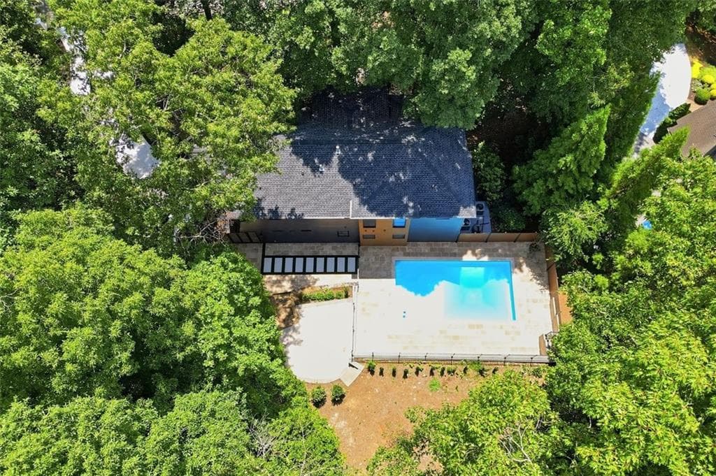 5 bedroom, 7 bathroom, 4,516 sq ft single family residence for sale at 4250 Carmain Drive, Atlanta, GA 30342 — photo 4