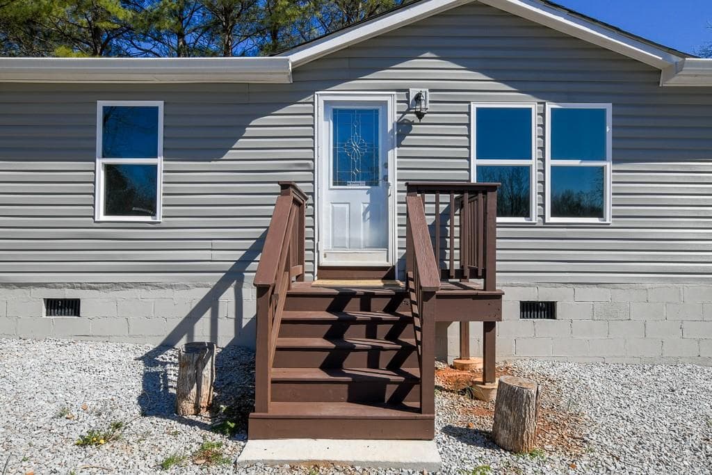 3 bedroom, 2 bathroom, 1,296 sq ft single family residence for sale at 285 Trotters Way, Jefferson, GA 30549 — photo 4