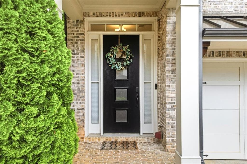 3 bedroom, 3 bathroom, 2,806 sq ft townhouse for rent at 826 Canterbury Overlook, Atlanta, GA 30324 for $4,000 a month — photo 2