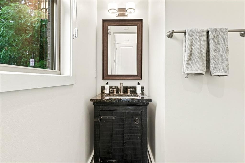 3 bedroom, 3 bathroom, 2,806 sq ft townhouse for rent at 826 Canterbury Overlook, Atlanta, GA 30324 for $4,000 a month — photo 6