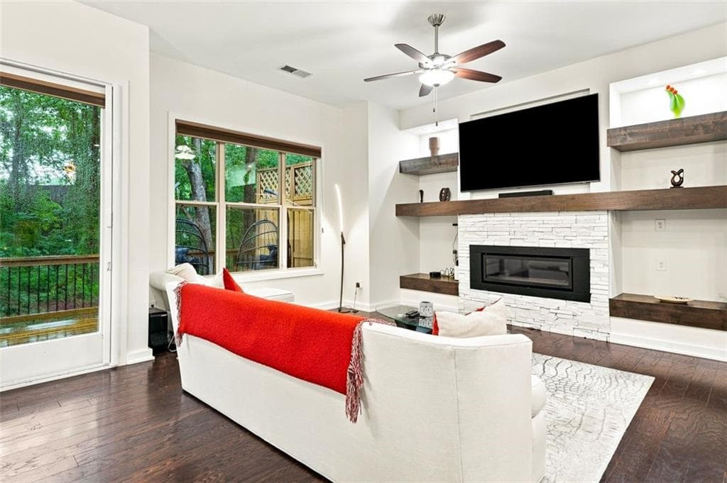 3 bedroom, 3 bathroom, 2,806 sq ft townhouse for rent at 826 Canterbury Overlook, Atlanta, GA 30324 for $4,000 a month — photo 9