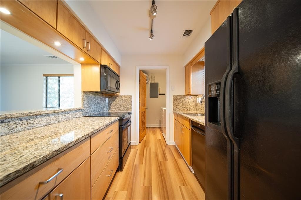 2 bedroom, 2 bathroom, 1,177 sq ft condominium for rent at 48 Finch Trail, Atlanta, GA 30308 for $2,350 a month — photo 9