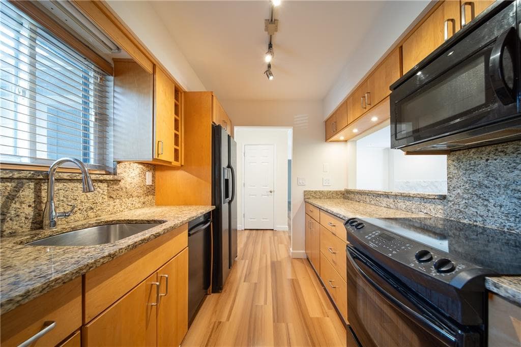 2 bedroom, 2 bathroom, 1,177 sq ft condominium for rent at 48 Finch Trail, Atlanta, GA 30308 for $2,350 a month — photo 10