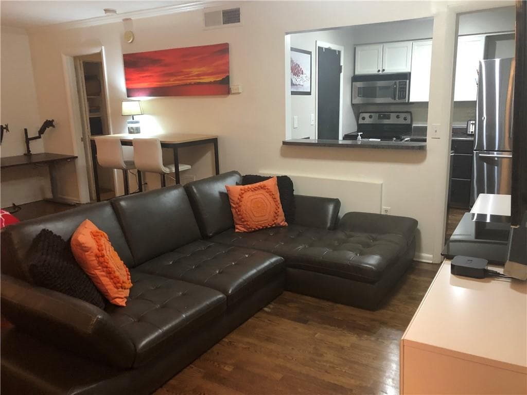 1 bedroom, 1 bathroom, 525 sq ft condominium for sale at 1150 Collier Road K-2, Atlanta, GA 30318 — photo 3