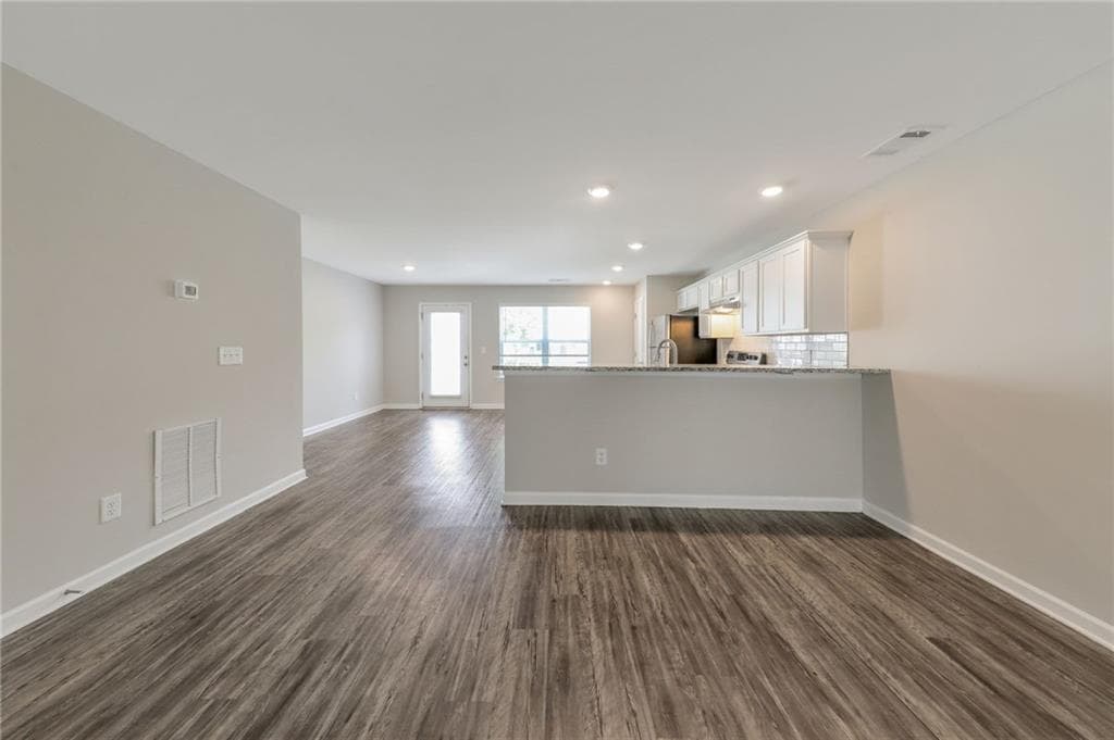 3 bedroom, 3 bathroom, 1,560 sq ft townhouse for sale at 4431 Pinscher Street, Union City, GA 30291 — photo 4