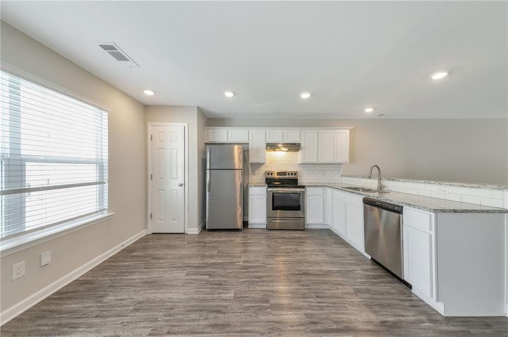 3 bedroom, 3 bathroom, 1,560 sq ft townhouse for sale at 4431 Pinscher Street, Union City, GA 30291 — photo 5