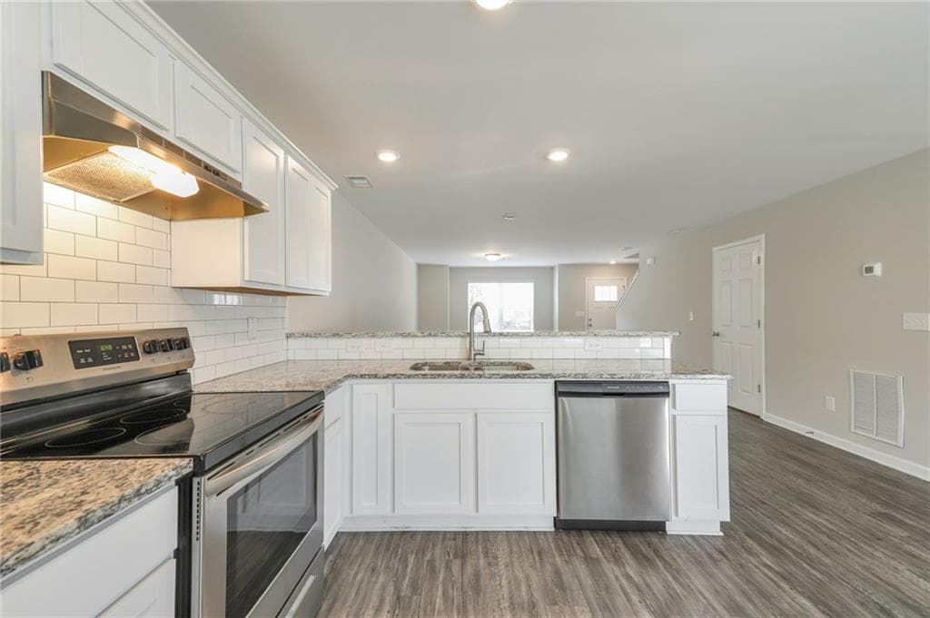 3 bedroom, 3 bathroom, 1,560 sq ft townhouse for sale at 4431 Pinscher Street, Union City, GA 30291 — photo 7