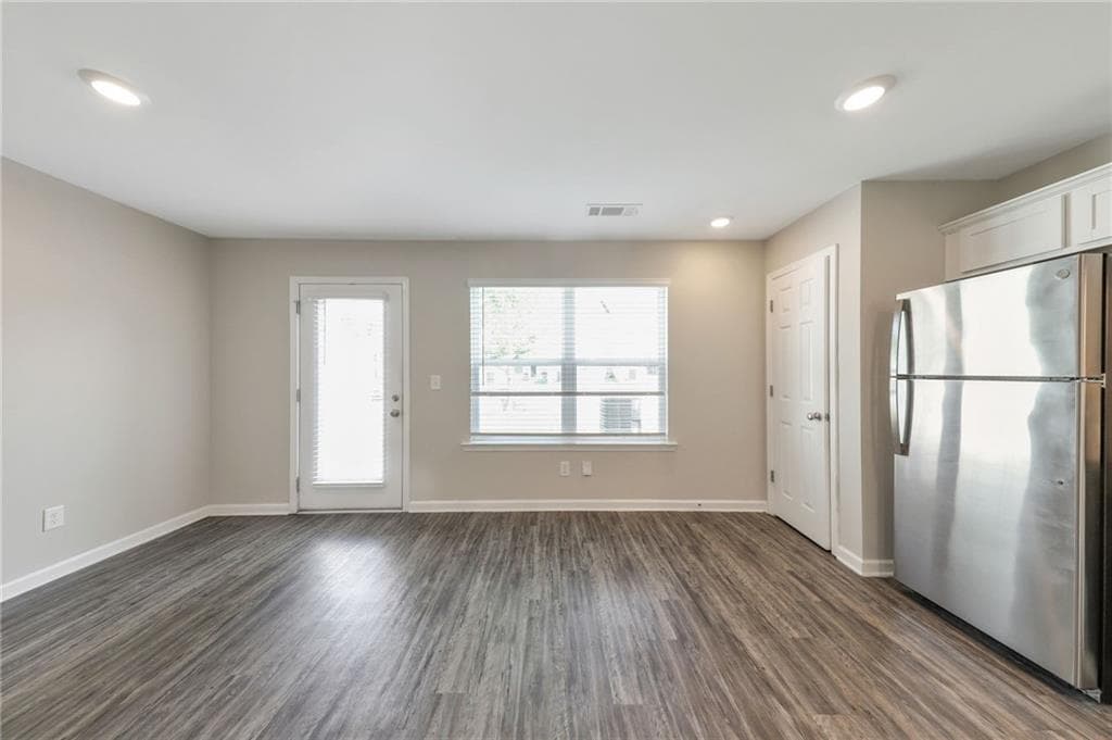 3 bedroom, 3 bathroom, 1,560 sq ft townhouse for sale at 4431 Pinscher Street, Union City, GA 30291 — photo 8