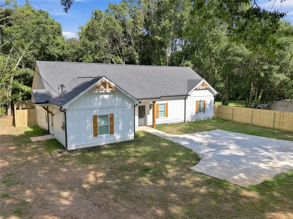 3 bedroom, 2 bathroom, 1,944 sq ft single family residence under contract at 12C Sixth Street, Griffin, GA 30223 — photo 2