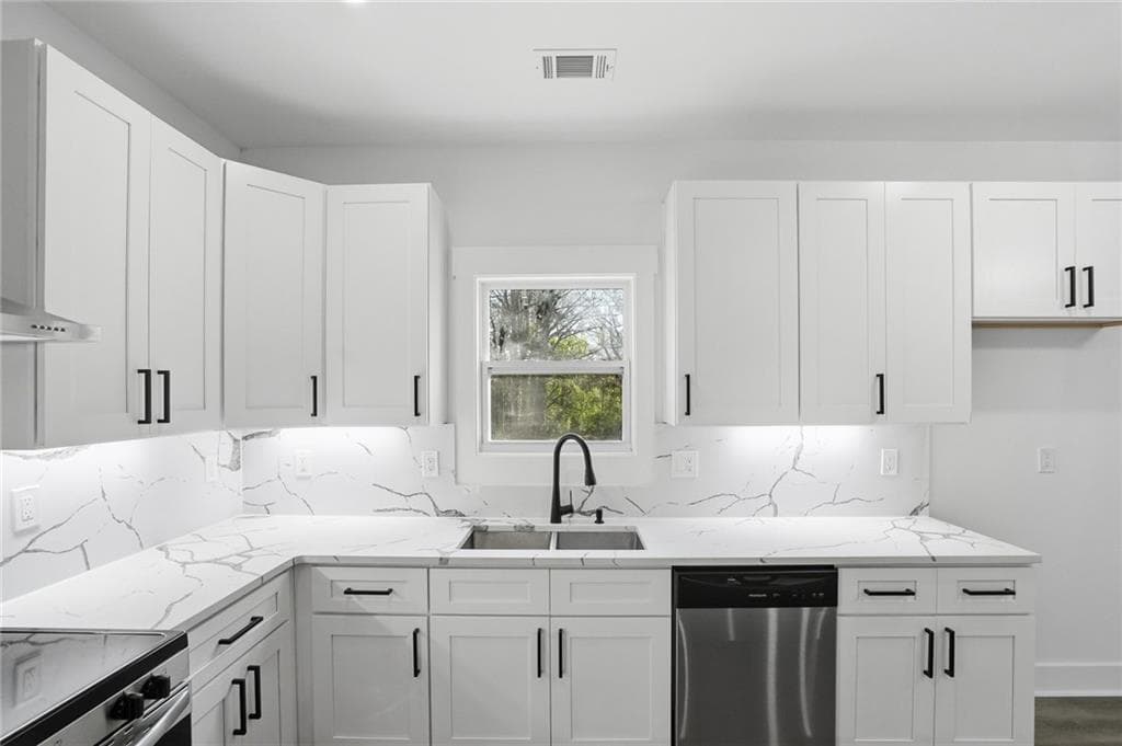 3 bedroom, 2 bathroom, 1,944 sq ft single family residence under contract at 12C Sixth Street, Griffin, GA 30223 — photo 6