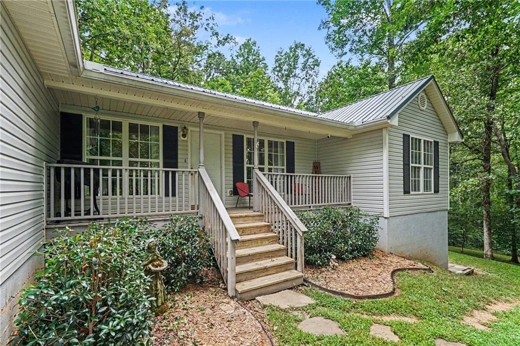3 bedroom, 2 bathroom, 1,852 sq ft single family residence under contract at 390 Cotton Tail Drive, Baldwin, GA 30511