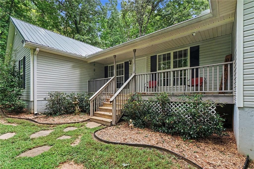 3 bedroom, 2 bathroom, 1,852 sq ft single family residence under contract at 390 Cotton Tail Drive, Baldwin, GA 30511 — photo 2