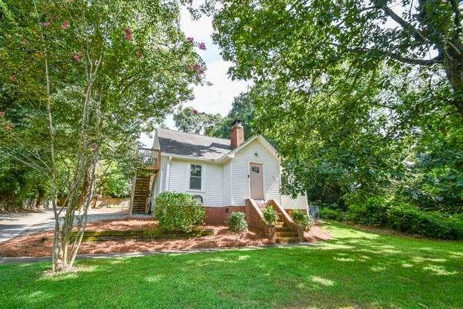 3 bedroom, 2 bathroom, 1,390 sq ft single family residence for sale at 155 Mountain View Drive, Gainesville, GA 30501 — photo 2