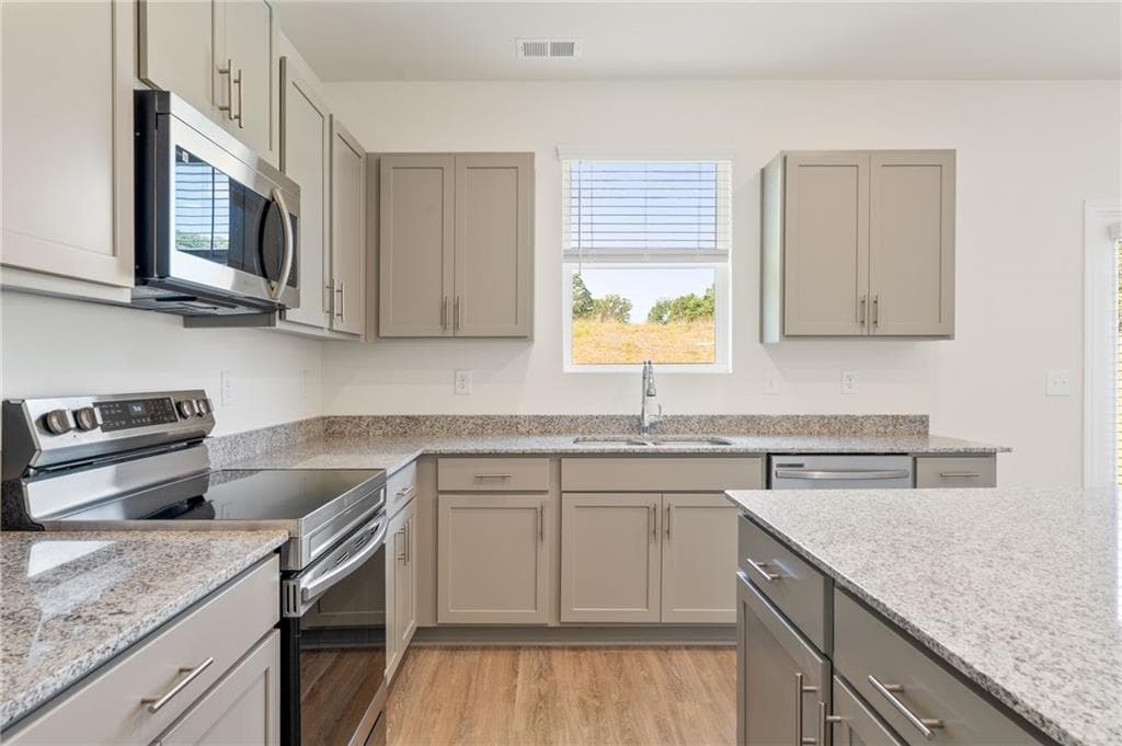 4 bedroom, 3 bathroom, 2,101 sq ft single family residence under contract at 134 Formosa Street, Adairsville, GA 30103 — photo 8