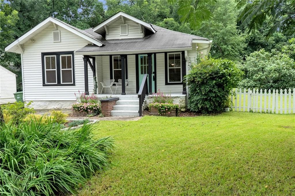 2 bedroom, 2 bathroom, 1,071 sq ft single family residence for sale at 1608 Carroll Drive, Atlanta, GA 30318