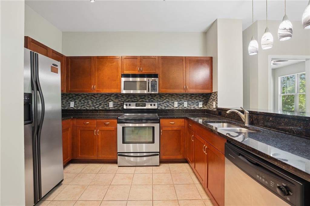 2 bedroom, 2 bathroom, 1,082 sq ft condominium for sale at 870 Mayson Turner Road 1208, Atlanta, GA 30314 — photo 6