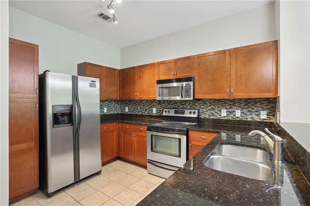 2 bedroom, 2 bathroom, 1,082 sq ft condominium for sale at 870 Mayson Turner Road 1208, Atlanta, GA 30314
