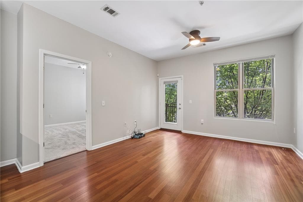 2 bedroom, 2 bathroom, 1,082 sq ft condominium for sale at 870 Mayson Turner Road 1208, Atlanta, GA 30314 — photo 2