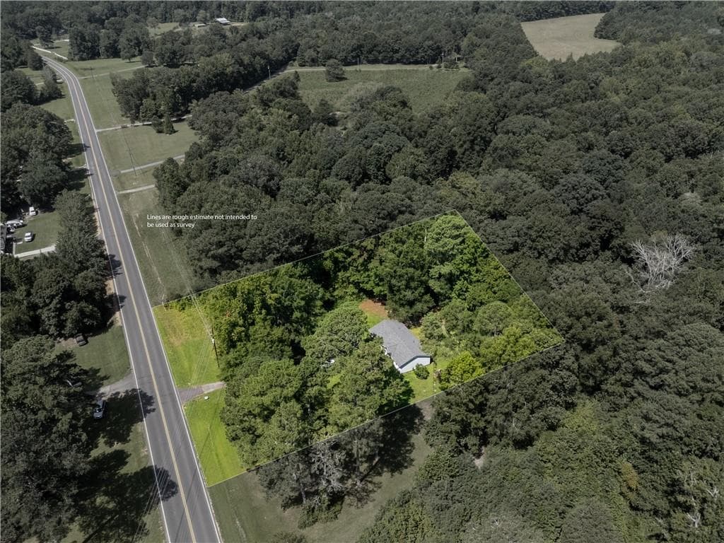 3 bedroom, 2 bathroom, 1,572 sq ft single family residence under contract at 1085 New Rosedale Road, Armuchee, GA 30105 — photo 2