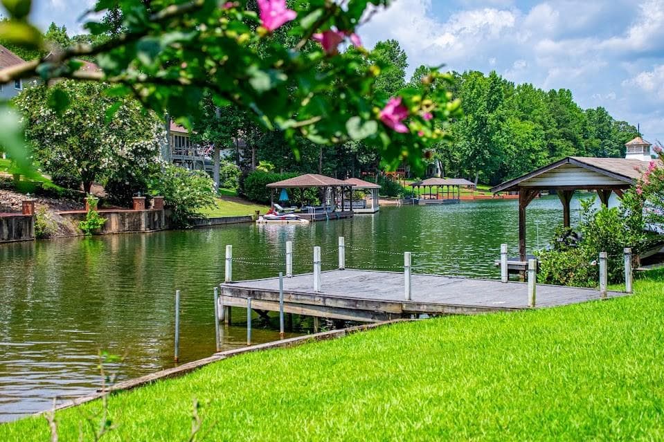 4 bedroom, 3 bathroom, 3,314 sq ft single family residence under contract at 10083 Lakeview Parkway, Villa Rica, GA 30180 — photo 2