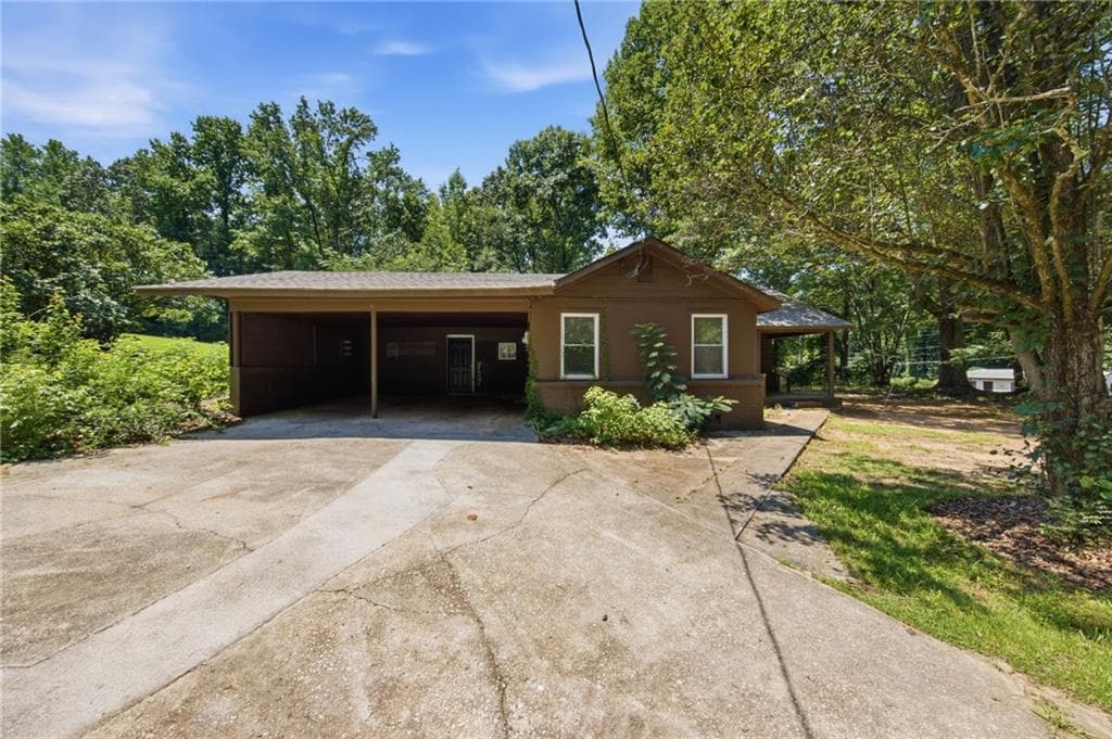2 bedroom, 2 bathroom, 964 sq ft single family residence under contract at 14491 Veterans Memorial Highway, Villa Rica, GA 30180