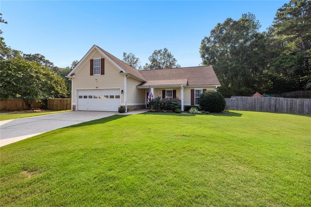 4 bedroom, 2 bathroom, 1,723 sq ft single family residence for sale at 1003 Marsh Court, Hampton, GA 30228