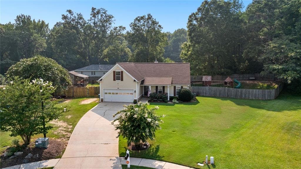 4 bedroom, 2 bathroom, 1,723 sq ft single family residence for sale at 1003 Marsh Court, Hampton, GA 30228 — photo 3