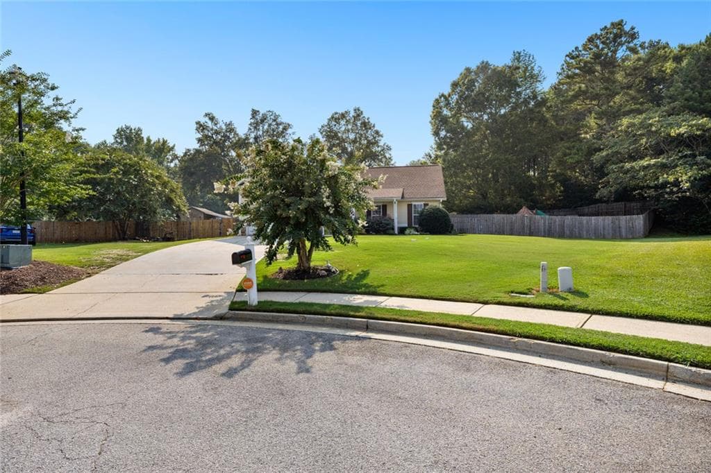 4 bedroom, 2 bathroom, 1,723 sq ft single family residence for sale at 1003 Marsh Court, Hampton, GA 30228 — photo 4