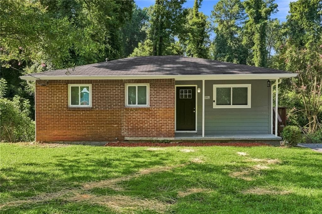 3 bedroom, 1 bathroom, 857 sq ft single family residence for sale at 2889 Delray Drive, Atlanta, GA 30318