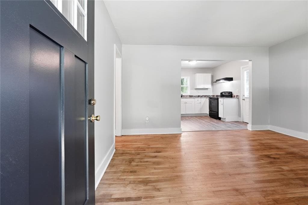 3 bedroom, 1 bathroom, 857 sq ft single family residence for sale at 2889 Delray Drive, Atlanta, GA 30318 — photo 3