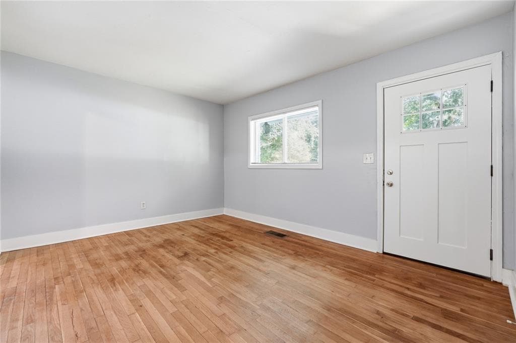 3 bedroom, 1 bathroom, 857 sq ft single family residence for sale at 2889 Delray Drive, Atlanta, GA 30318 — photo 4