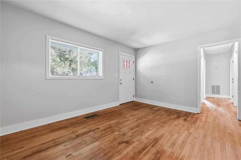 3 bedroom, 1 bathroom, 857 sq ft single family residence for sale at 2889 Delray Drive, Atlanta, GA 30318 — photo 5