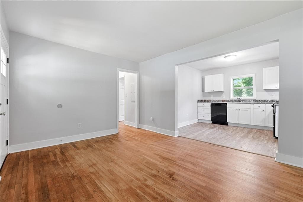 3 bedroom, 1 bathroom, 857 sq ft single family residence for sale at 2889 Delray Drive, Atlanta, GA 30318 — photo 6