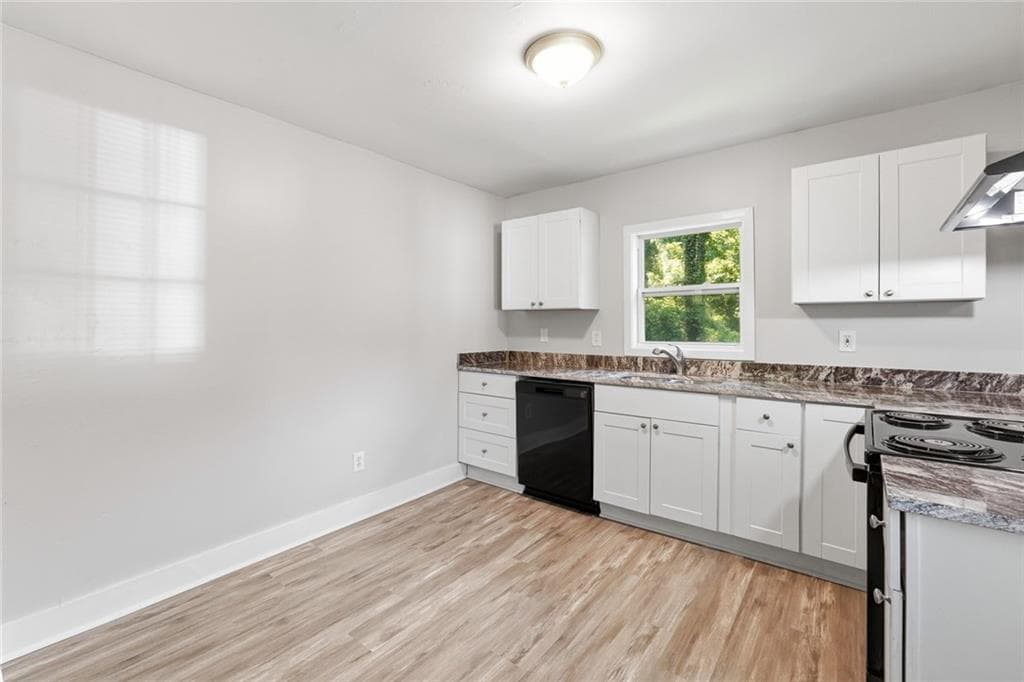 3 bedroom, 1 bathroom, 857 sq ft single family residence for sale at 2889 Delray Drive, Atlanta, GA 30318 — photo 8