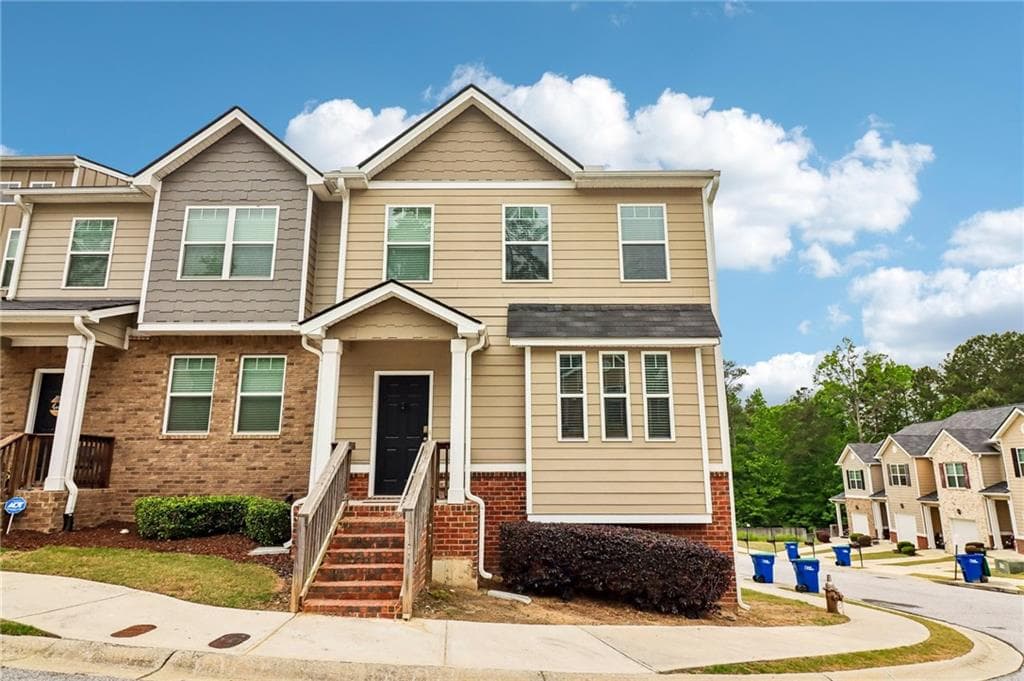 3 bedroom, 3 bathroom, 2,037 sq ft townhouse under contract at 6253 Rockaway Road, Atlanta, GA 30349