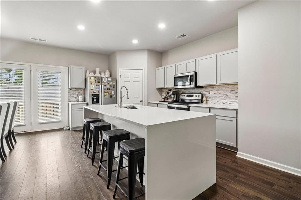 3 bedroom, 3 bathroom, 2,037 sq ft townhouse under contract at 6253 Rockaway Road, Atlanta, GA 30349 — photo 8