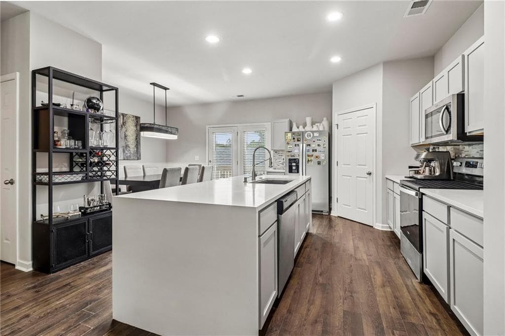 3 bedroom, 3 bathroom, 2,037 sq ft townhouse under contract at 6253 Rockaway Road, Atlanta, GA 30349 — photo 10