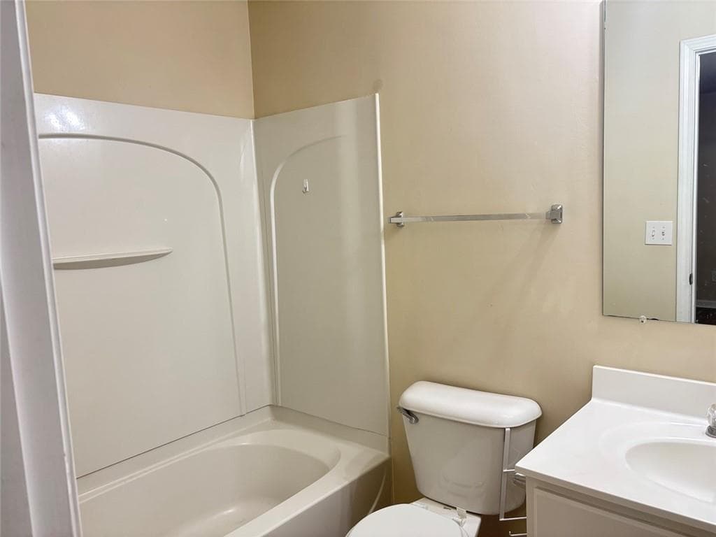 3 bedroom, 4 bathroom, 1,860 sq ft townhouse for rent at 2215 Landing Walk Drive, Duluth, GA 30097 for $2,000 a month — photo 4