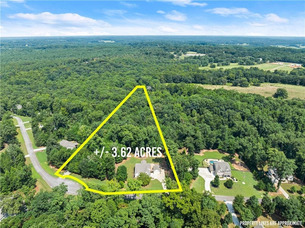 4 bedroom, 5 bathroom, 2,804 sq ft single family residence for sale at 246 Emaline Lane, Jefferson, GA 30549 — photo 2