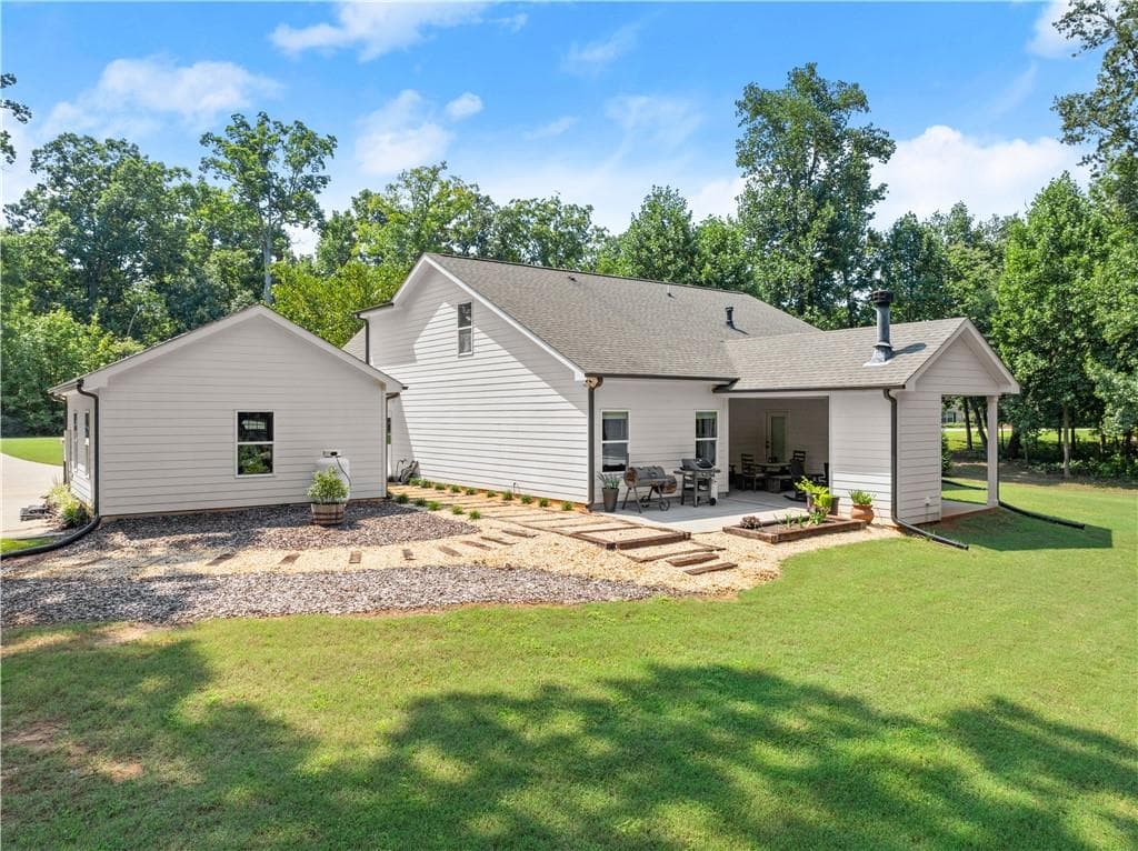 4 bedroom, 5 bathroom, 2,804 sq ft single family residence for sale at 246 Emaline Lane, Jefferson, GA 30549 — photo 4