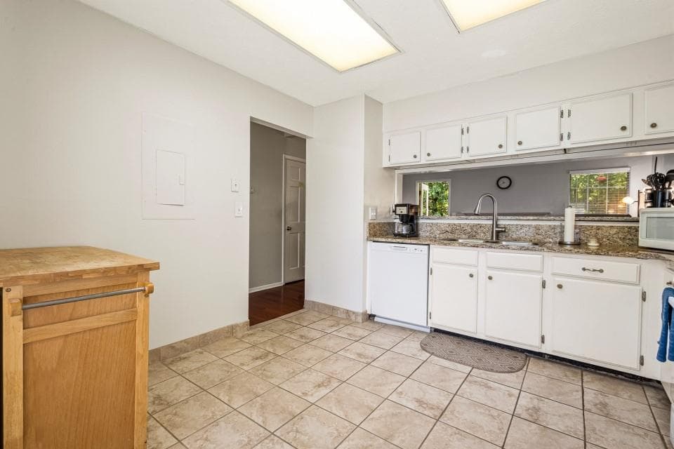 2 bedroom, 2 bathroom, 1,280 sq ft townhouse for sale at 603 Wedgewood Way, Sandy Springs, GA 30350 — photo 8