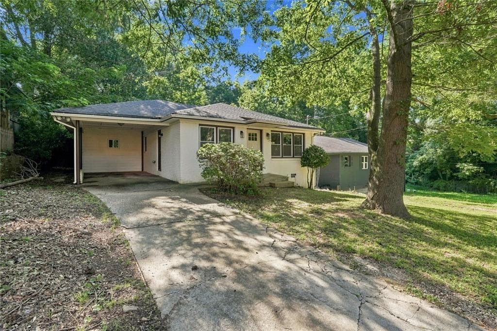 3 bedroom, 2 bathroom, 1,134 sq ft single family residence for sale at 364 Brooks Avenue, Atlanta, GA 30310 — photo 2