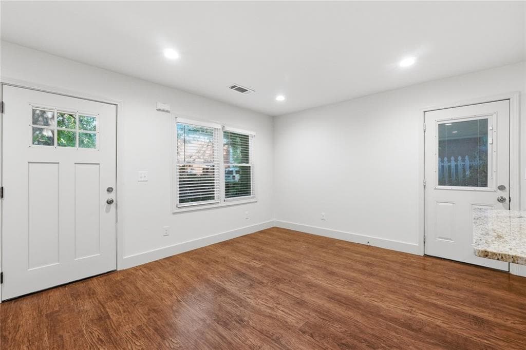 3 bedroom, 2 bathroom, 1,134 sq ft single family residence for sale at 364 Brooks Avenue, Atlanta, GA 30310 — photo 3