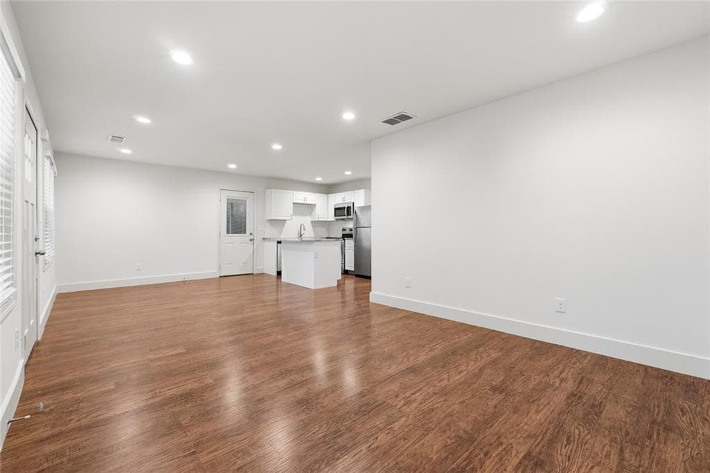 3 bedroom, 2 bathroom, 1,134 sq ft single family residence for sale at 364 Brooks Avenue, Atlanta, GA 30310 — photo 4