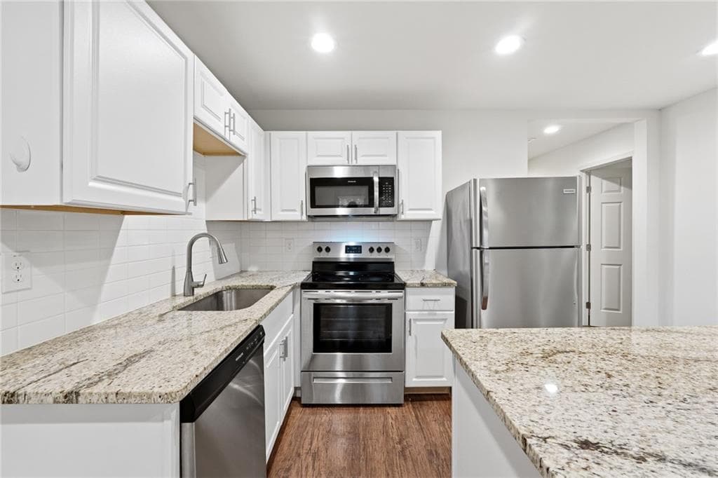 3 bedroom, 2 bathroom, 1,134 sq ft single family residence for sale at 364 Brooks Avenue, Atlanta, GA 30310 — photo 6