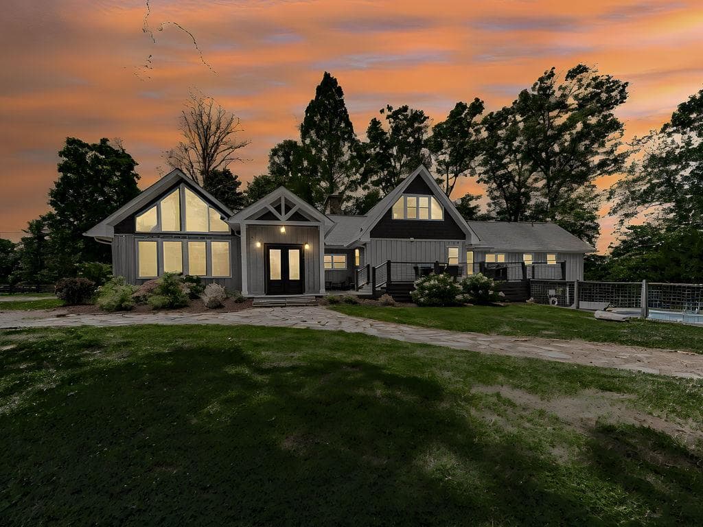 4 bedroom, 3 bathroom, 4,401 sq ft single family residence for sale at 121 Cider House Lane, Blue Ridge, GA 30513 — photo 2