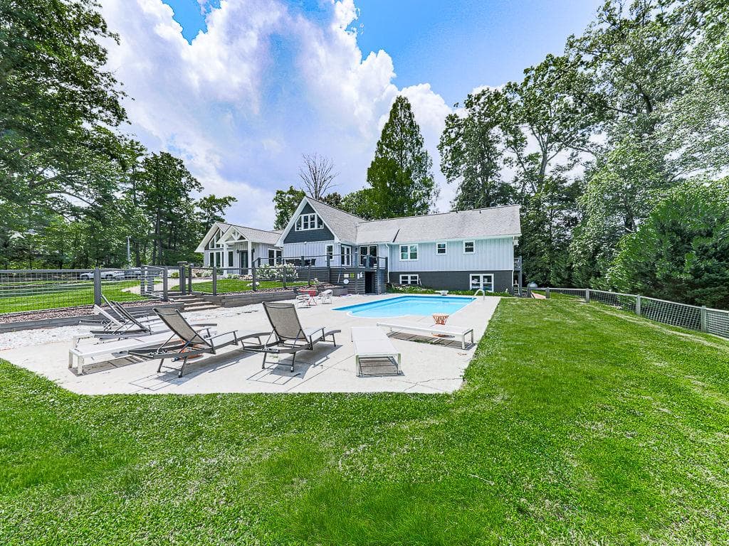 4 bedroom, 3 bathroom, 4,401 sq ft single family residence for sale at 121 Cider House Lane, Blue Ridge, GA 30513 — photo 3
