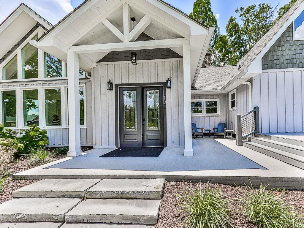 4 bedroom, 3 bathroom, 4,401 sq ft single family residence for sale at 121 Cider House Lane, Blue Ridge, GA 30513 — photo 5