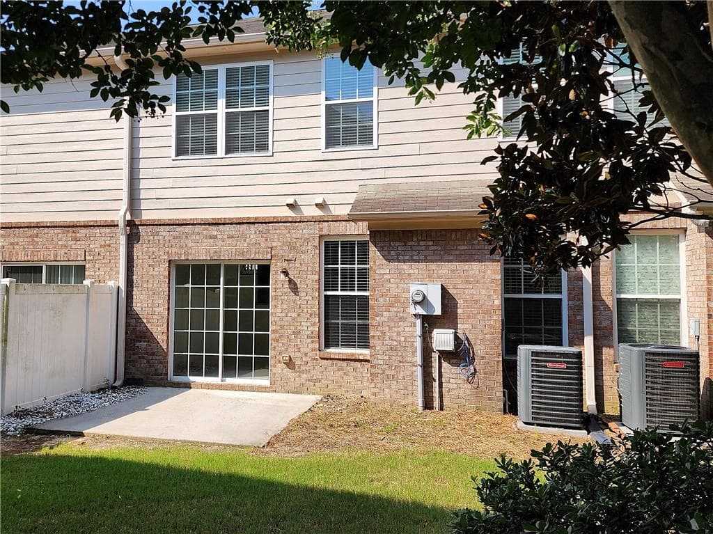 3 bedroom, 3 bathroom, 1,764 sq ft townhouse for rent at 3249 Brockenhurst Drive, Buford, GA 30519 for $1,995 a month — photo 3